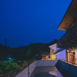 美女胸乳❌❌❌裸露免费
